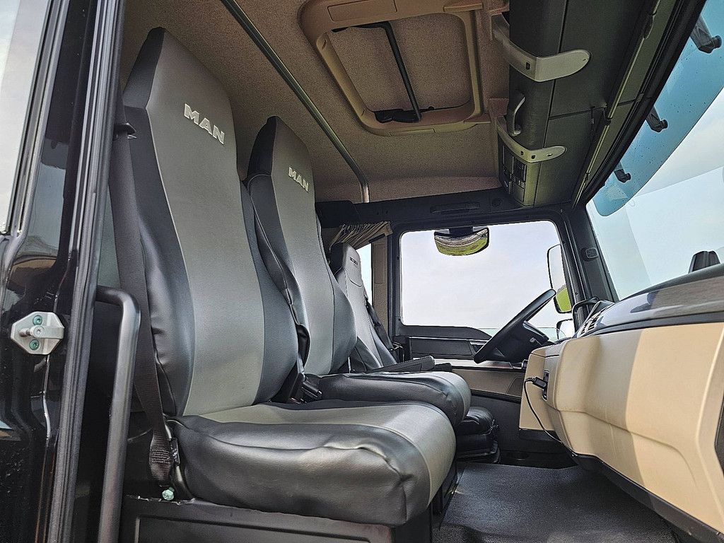 M.A.N. 12.290 TGM folding lift