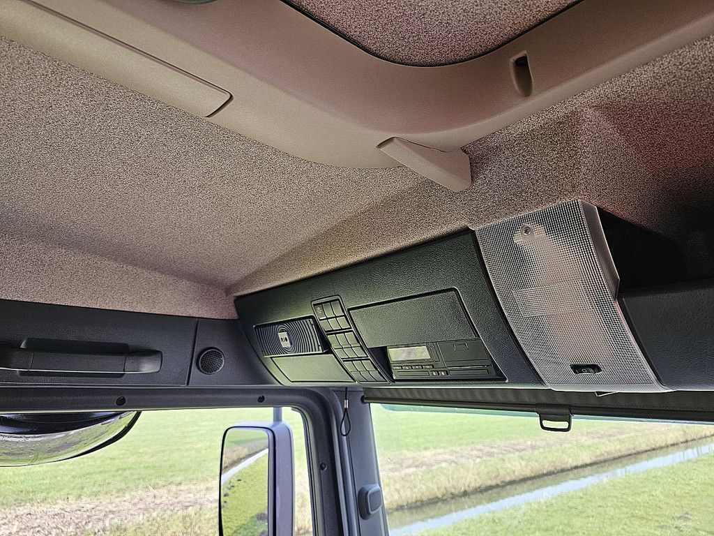 M.A.N. 12.290 TGM folding lift