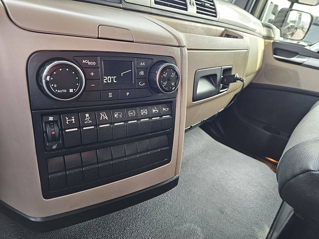 M.A.N. 12.290 TGM folding lift