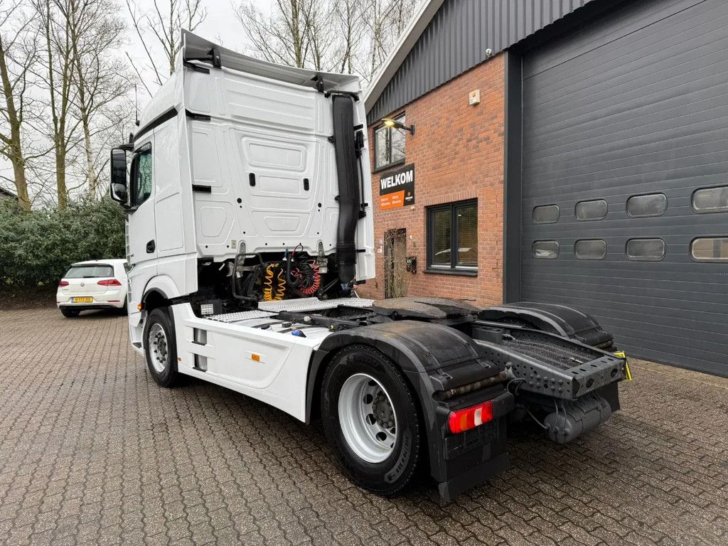 Mercedes-Benz Actros 1845 Streamspace Xenon 2x Tank German truck