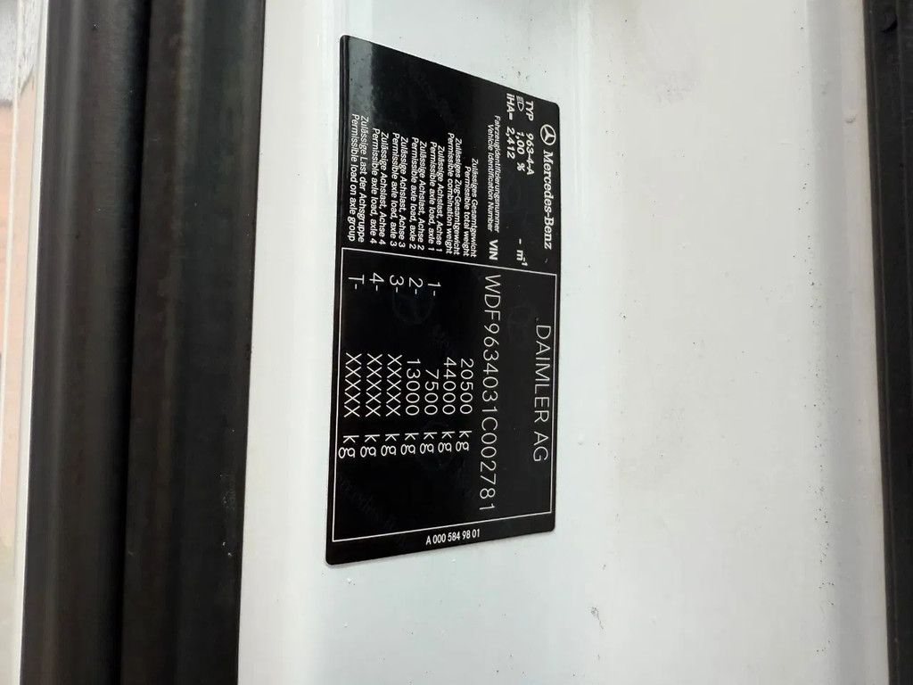 Mercedes-Benz Actros 1845 Streamspace Xenon 2x Tank German truck