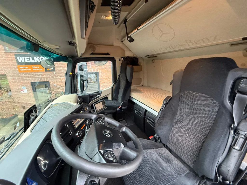 Mercedes-Benz Actros 1845 Streamspace Xenon 2x Tank German truck