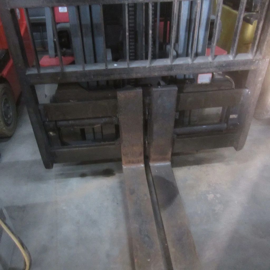 Nichiyu Heftruck FPC25PN, elek., triplo, side shift, hydro vorkverstelling.