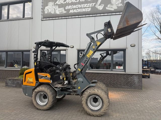Giant G2500 HD Xtra bj2020 1700u Minishovel Kniklader