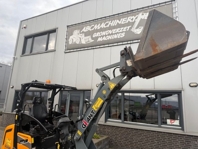 Giant G2500 HD Xtra bj2020 1700u Minishovel Kniklader