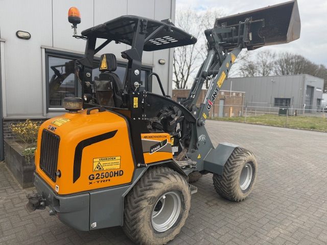 Giant G2500 HD Xtra bj2020 1700u Minishovel Kniklader