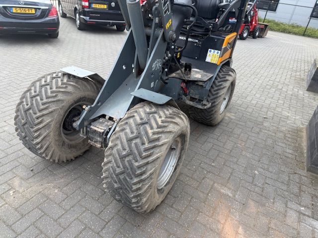 Giant G2500 HD Xtra bj2020 1700u Minishovel Kniklader