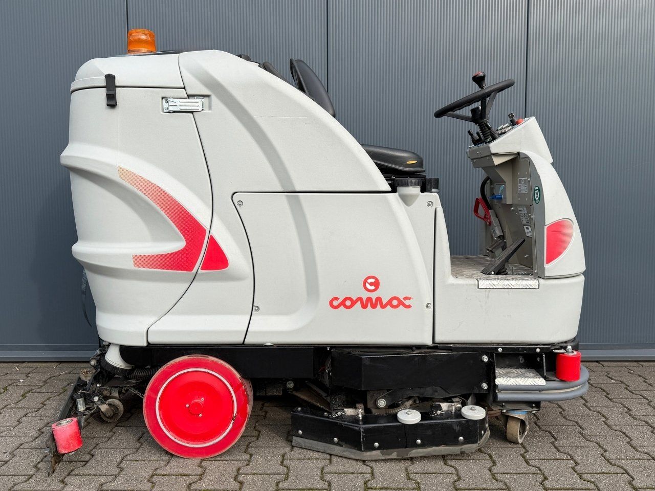 Comac Ultra 85B