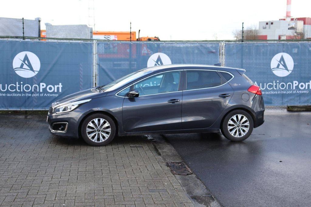 Passenger car Kia Ceed Petrol 100 hp 2018 (Margin)