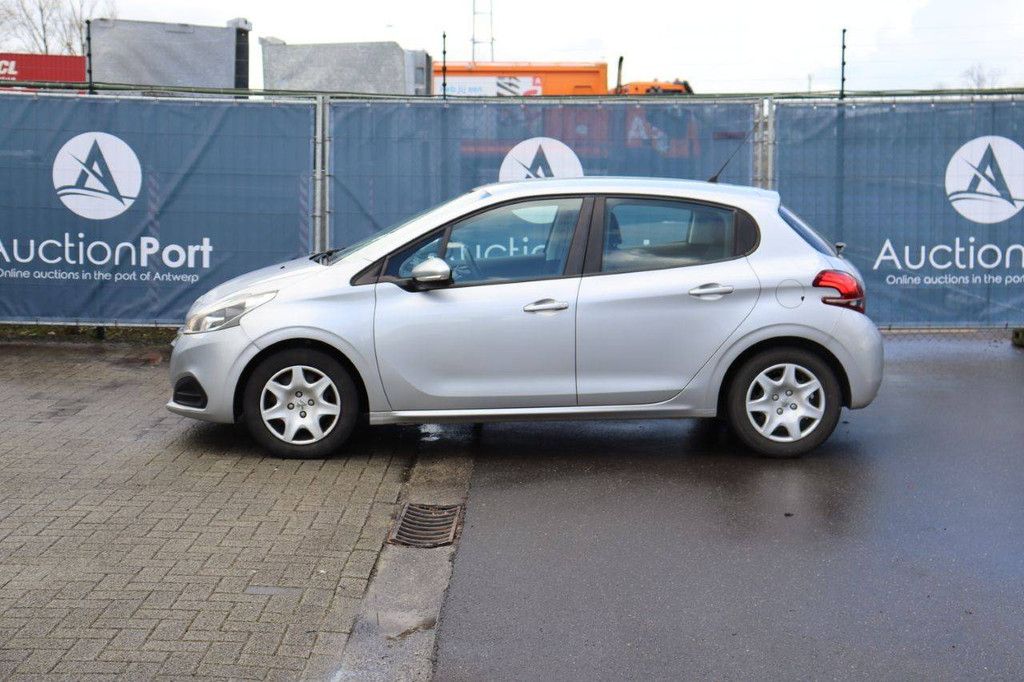 Passenger car Peugeot 208 Petrol 82 hp 2016 (Margin)