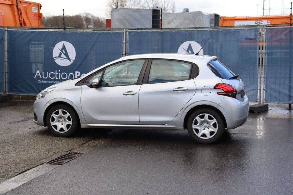 Passenger car Peugeot 208 Petrol 82 hp 2016 (Margin)