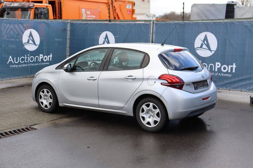 Passenger car Peugeot 208 Petrol 82 hp 2016 (Margin)