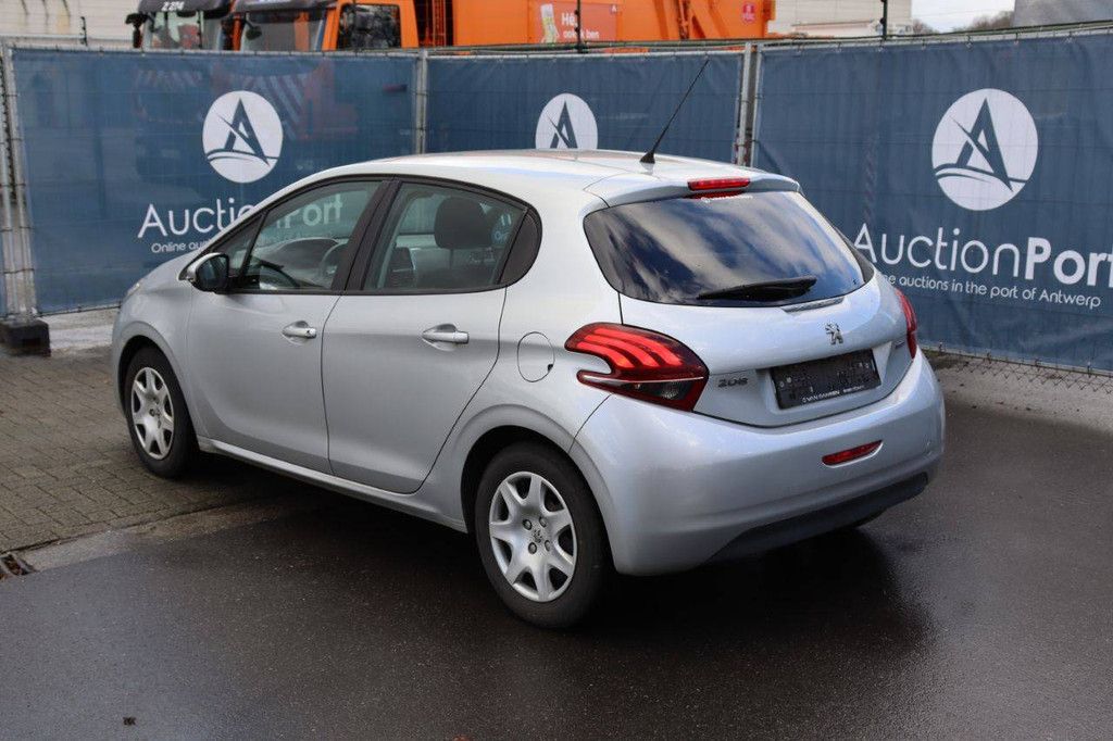 Passenger car Peugeot 208 Petrol 82 hp 2016 (Margin)