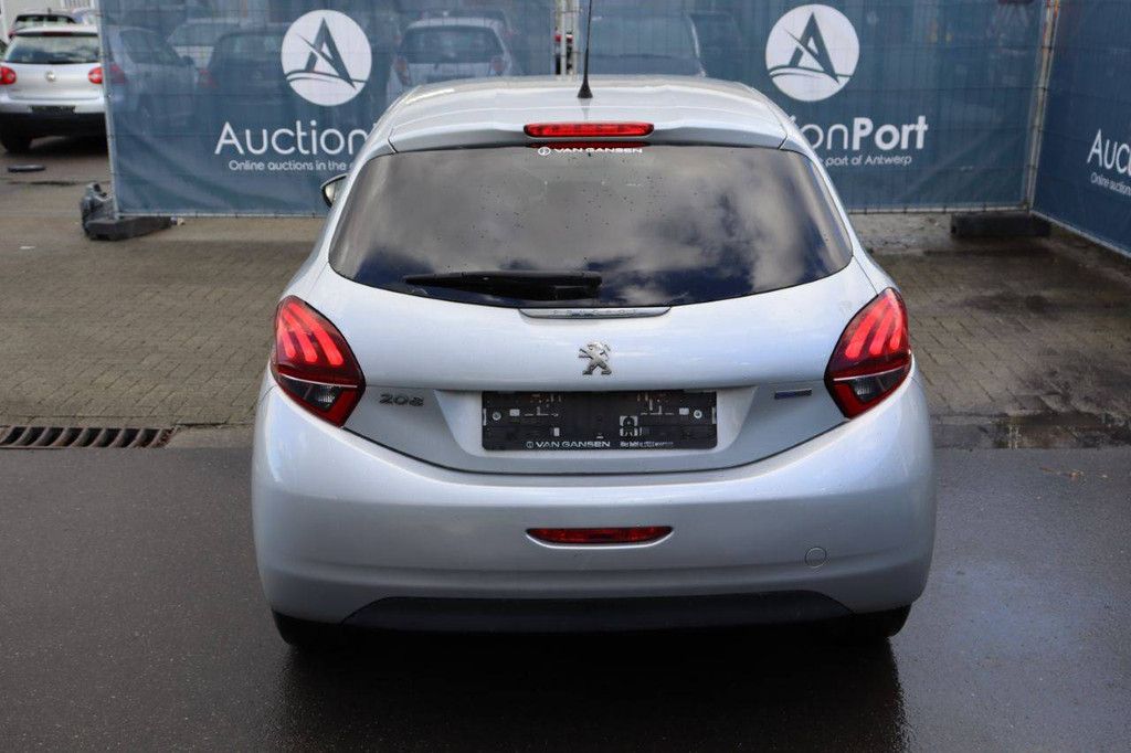 Passenger car Peugeot 208 Petrol 82 hp 2016 (Margin)