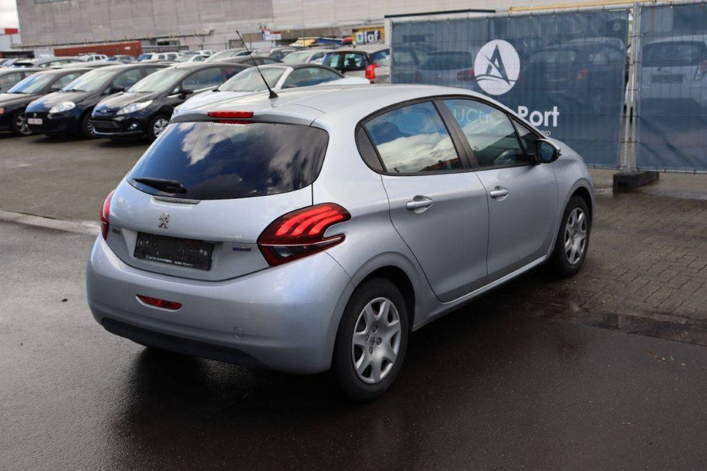 Passenger car Peugeot 208 Petrol 82 hp 2016 (Margin)