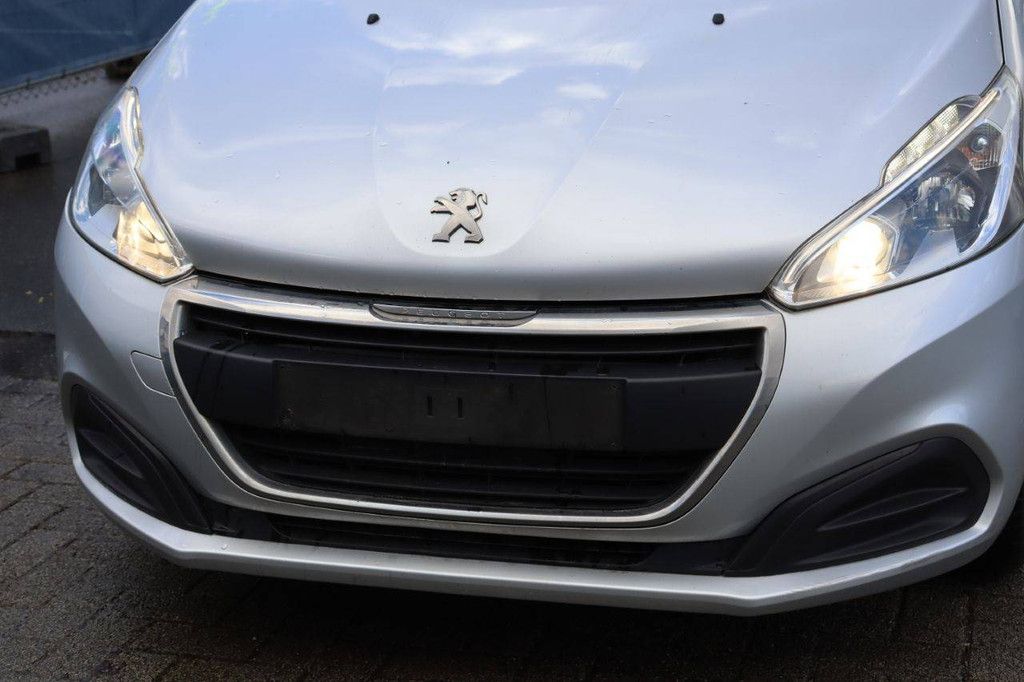 Passenger car Peugeot 208 Petrol 82 hp 2016 (Margin)