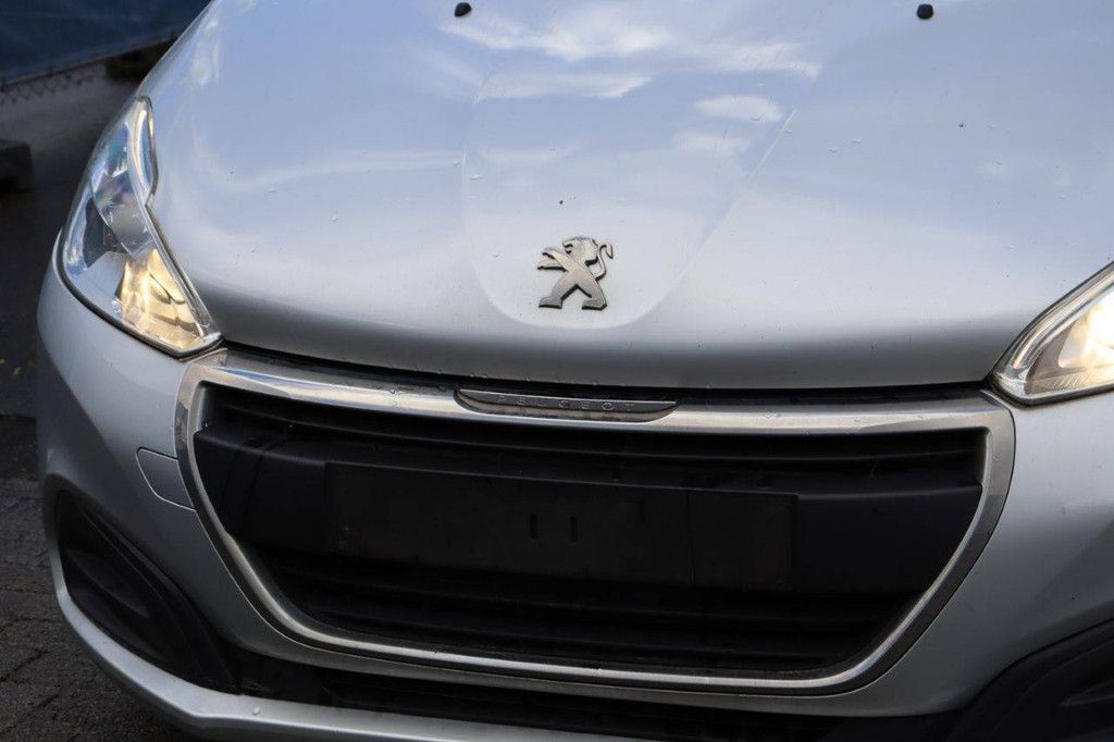 Passenger car Peugeot 208 Petrol 82 hp 2016 (Margin)