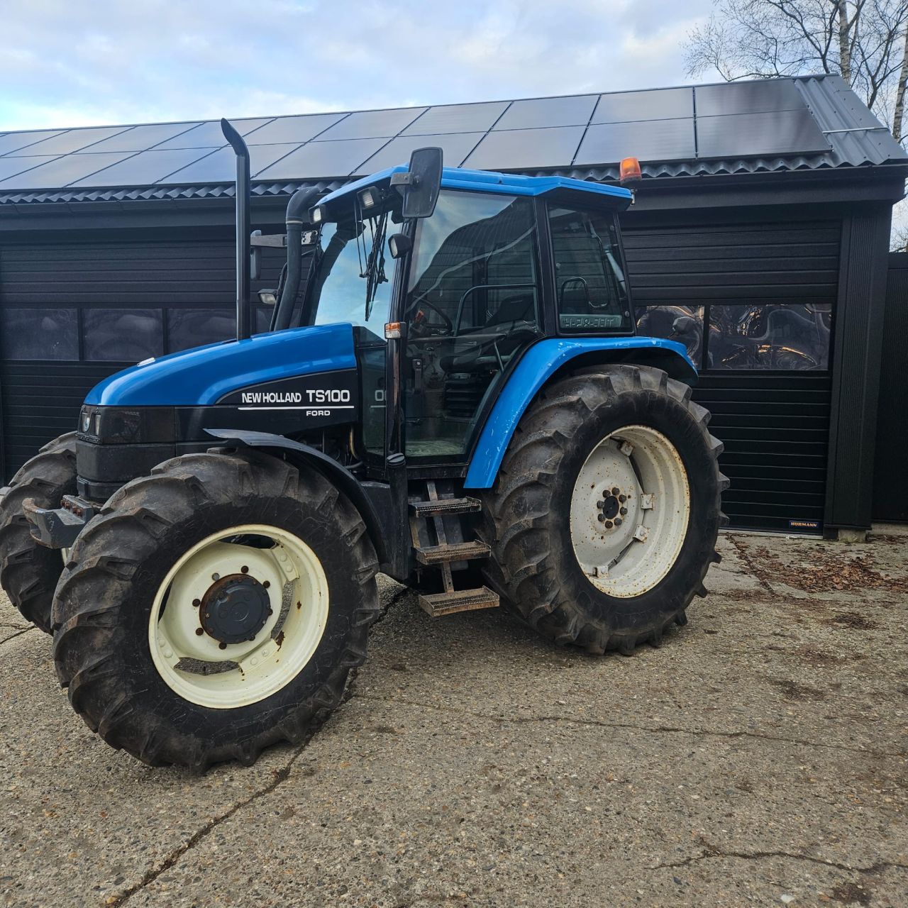 New Holland TS100