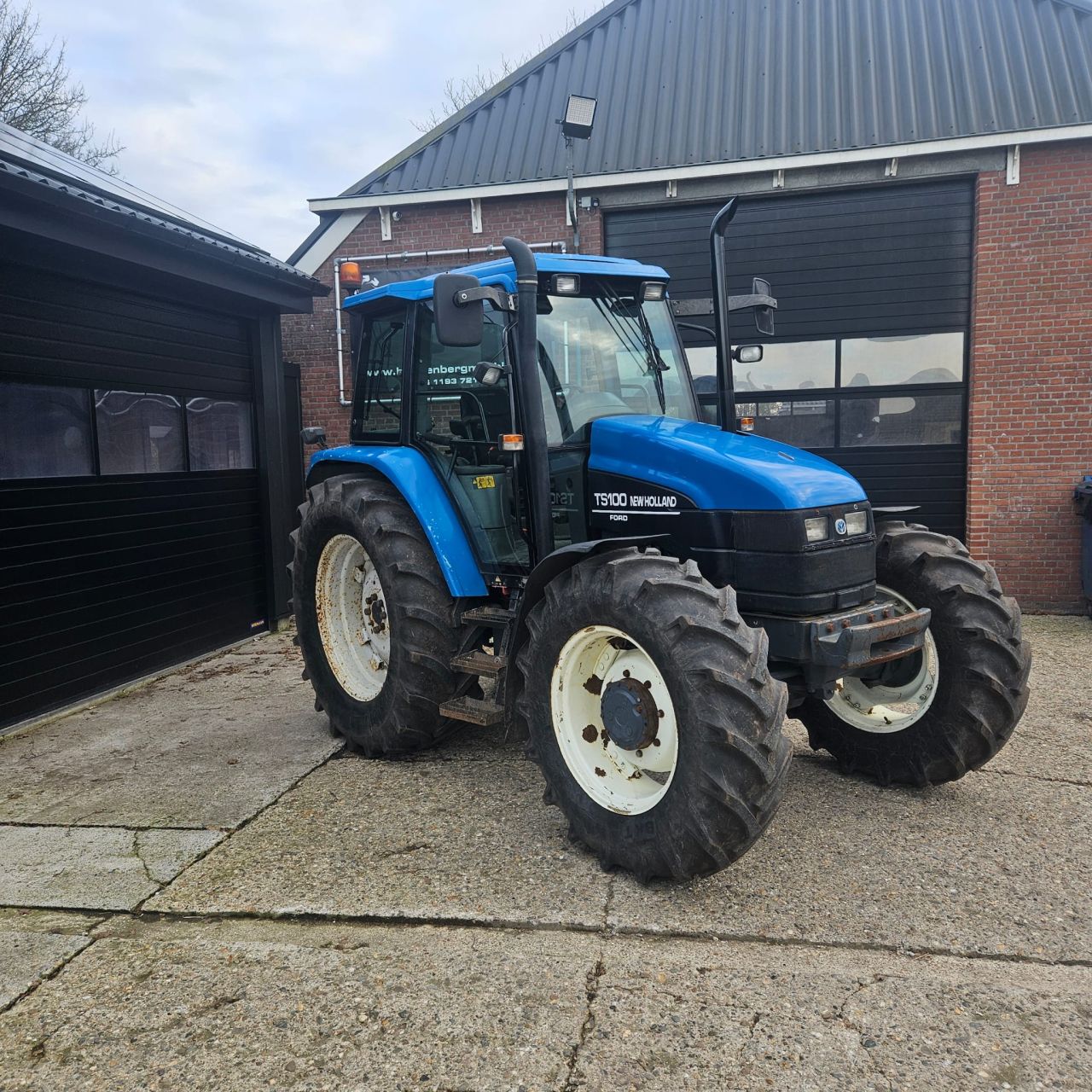 New Holland TS100