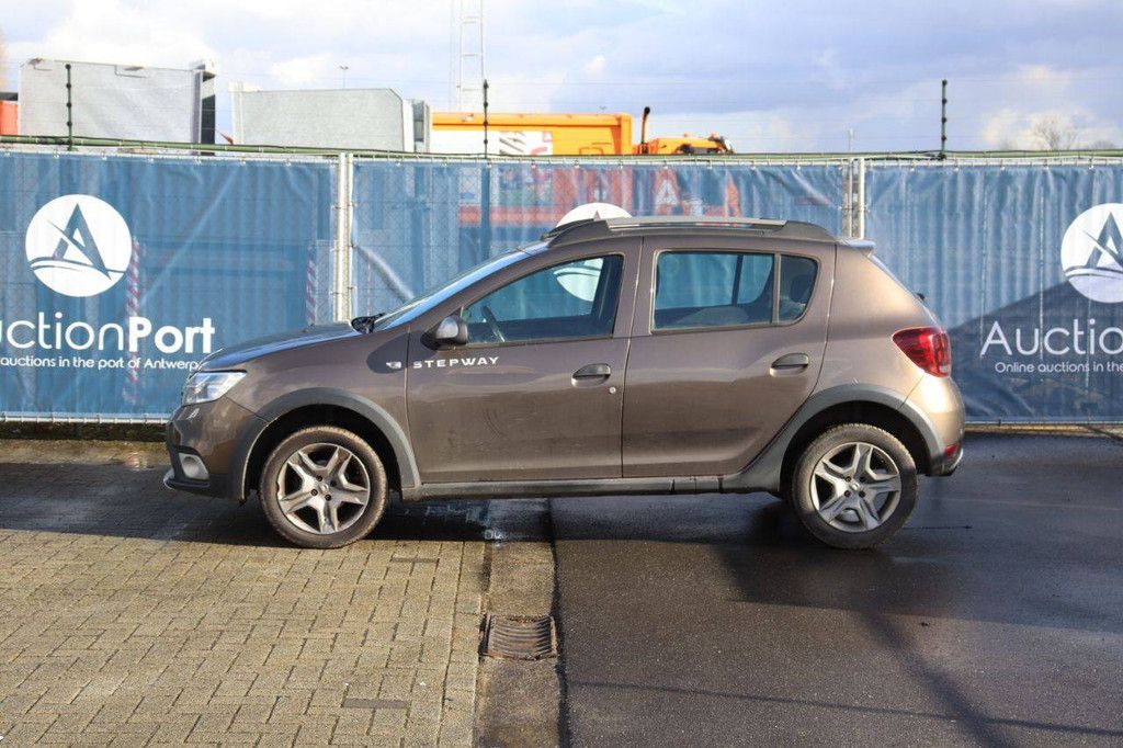 Passenger car Dacia Sandero Petrol 90 hp 2017 (Margin)