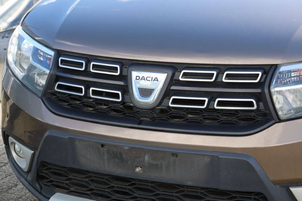 Passenger car Dacia Sandero Petrol 90 hp 2017 (Margin)