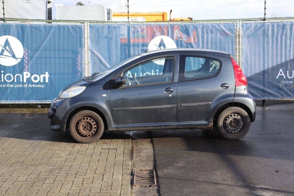 Pkw Peugeot 107 Benzin 68 PS 2006 (Margin)