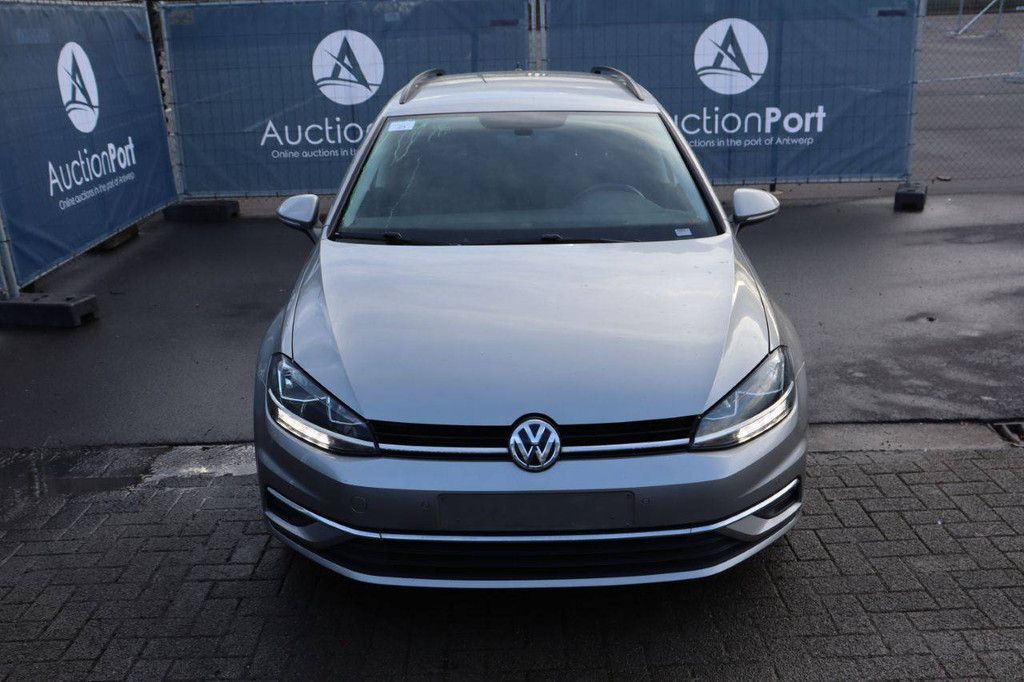 Passenger car Volkswagen Golf Petrol 150 hp (Margin)