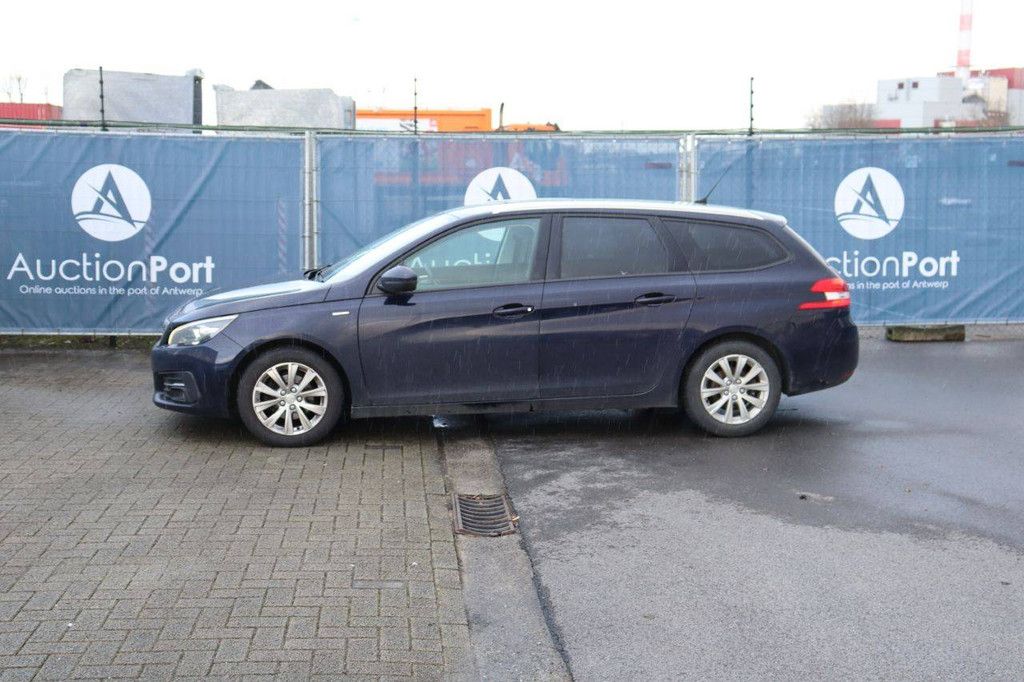 Pkw Peugeot 308 Benzin 110 PS 2016 (Margin)