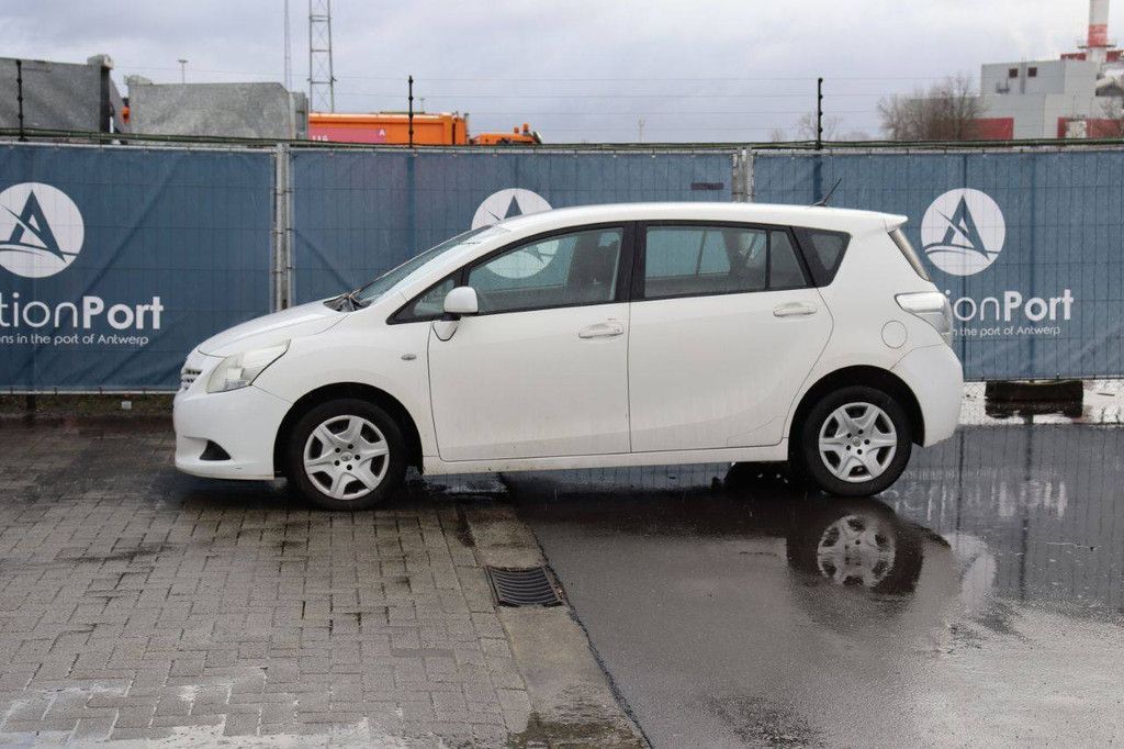 Passenger car Toyota Verso Diesel 126 hp 2011 (Margin)