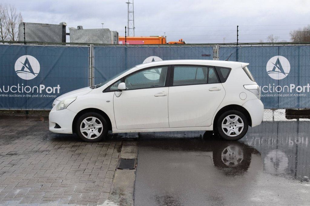 Passenger car Toyota Verso Diesel 126 hp 2011 (Margin)