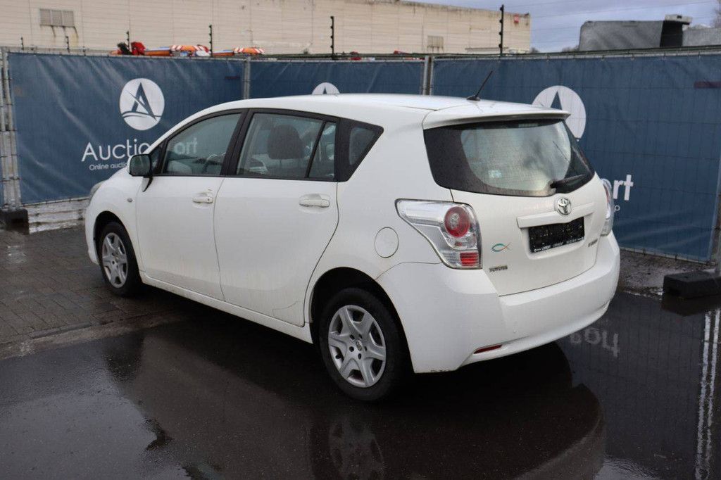Passenger car Toyota Verso Diesel 126 hp 2011 (Margin)