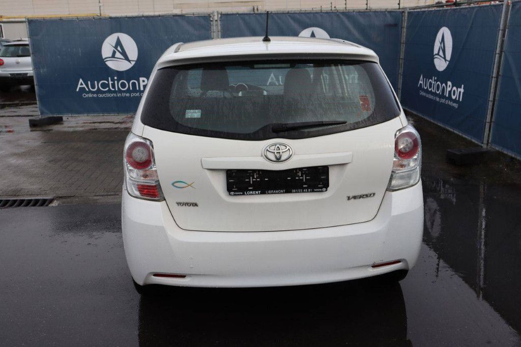 Passenger car Toyota Verso Diesel 126 hp 2011 (Margin)