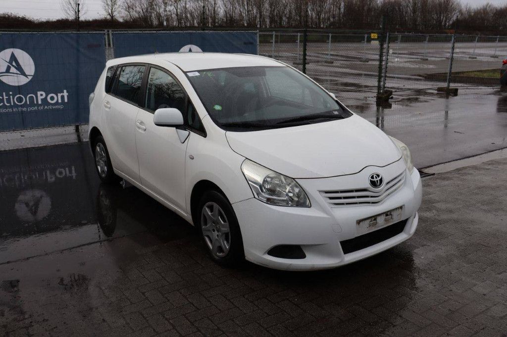 Passenger car Toyota Verso Diesel 126 hp 2011 (Margin)