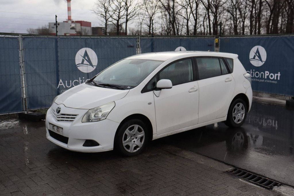 Passenger car Toyota Verso Diesel 126 hp 2011 (Margin)