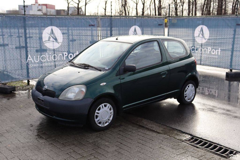 Passenger car Toyota Yaris Petrol 69 hp 2000 (Margin)