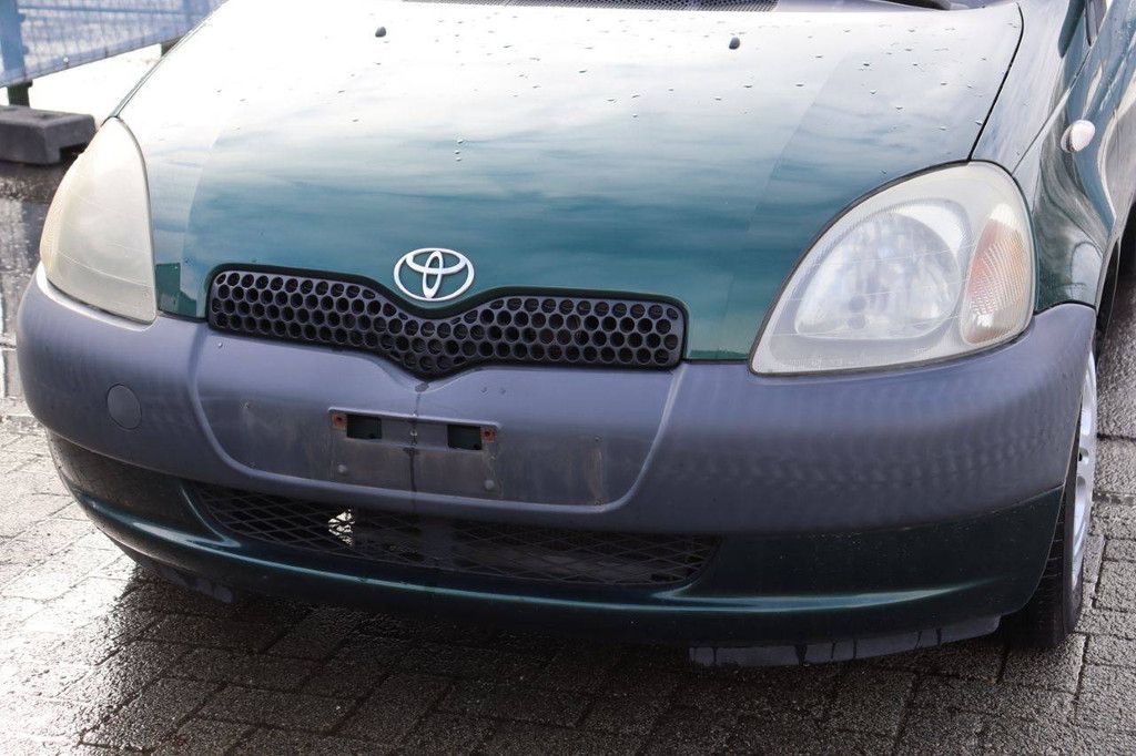 Passenger car Toyota Yaris Petrol 69 hp 2000 (Margin)