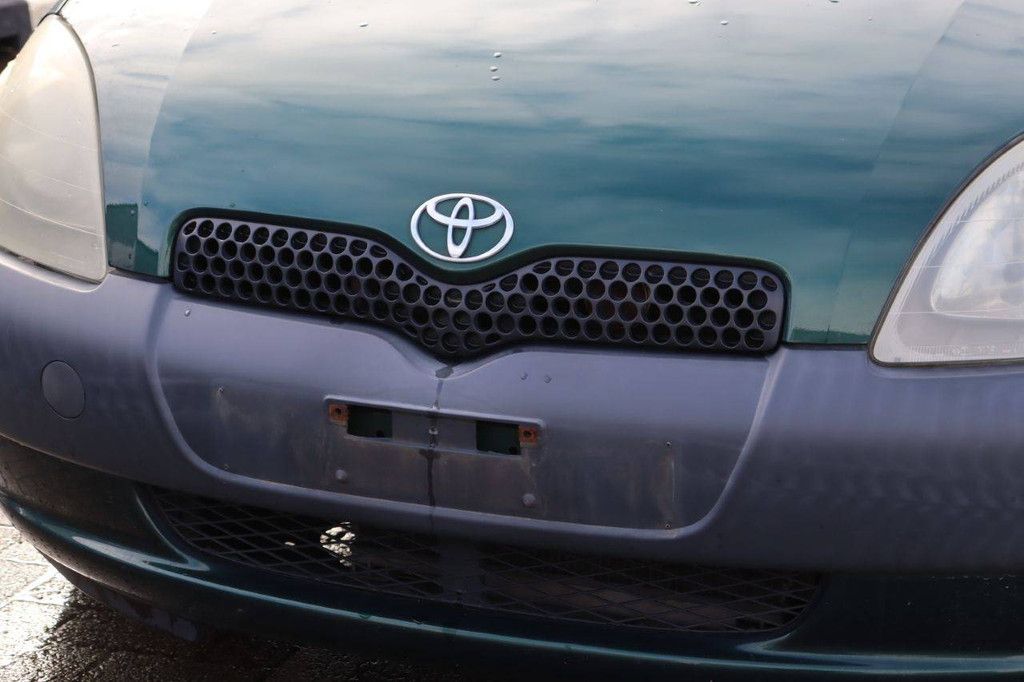 Passenger car Toyota Yaris Petrol 69 hp 2000 (Margin)