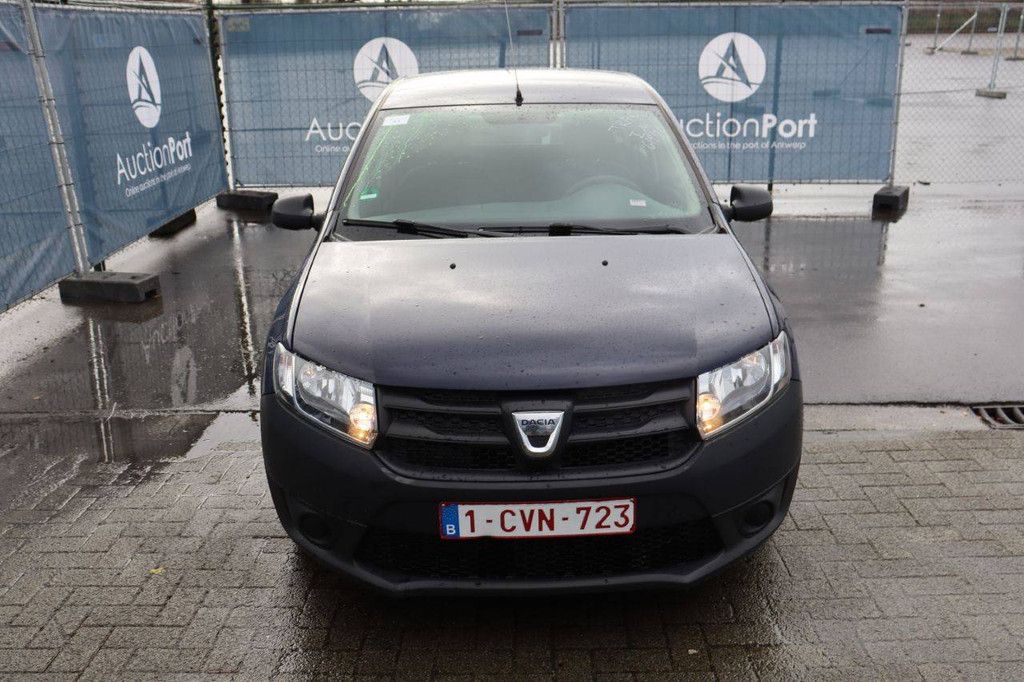 Pkw Dacia Logan Benzin 75 PS 2015 (Marge)