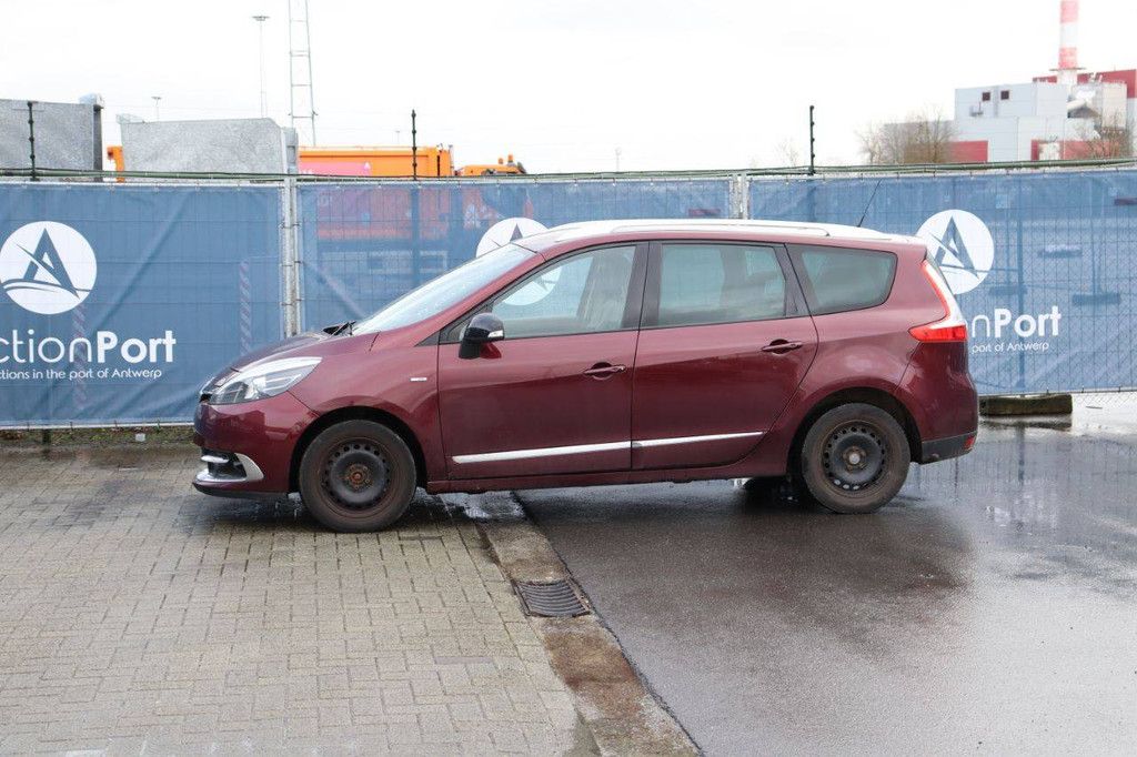 Passenger car Renault Scenic Diesel 110 hp 2015 (Margin)