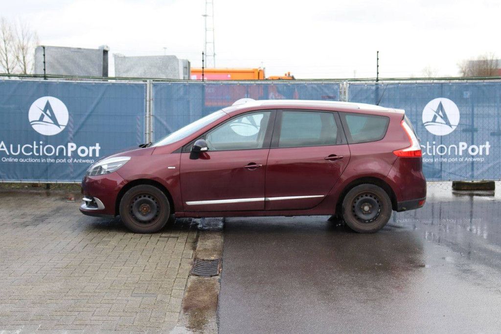 Passenger car Renault Scenic Diesel 110 hp 2015 (Margin)