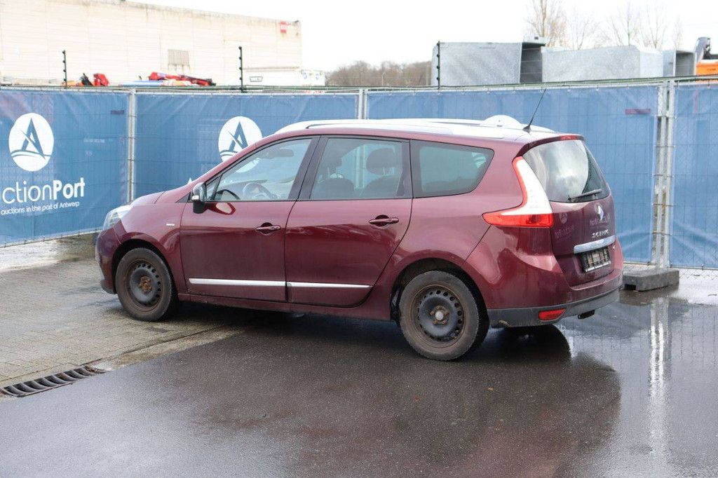 Passenger car Renault Scenic Diesel 110 hp 2015 (Margin)