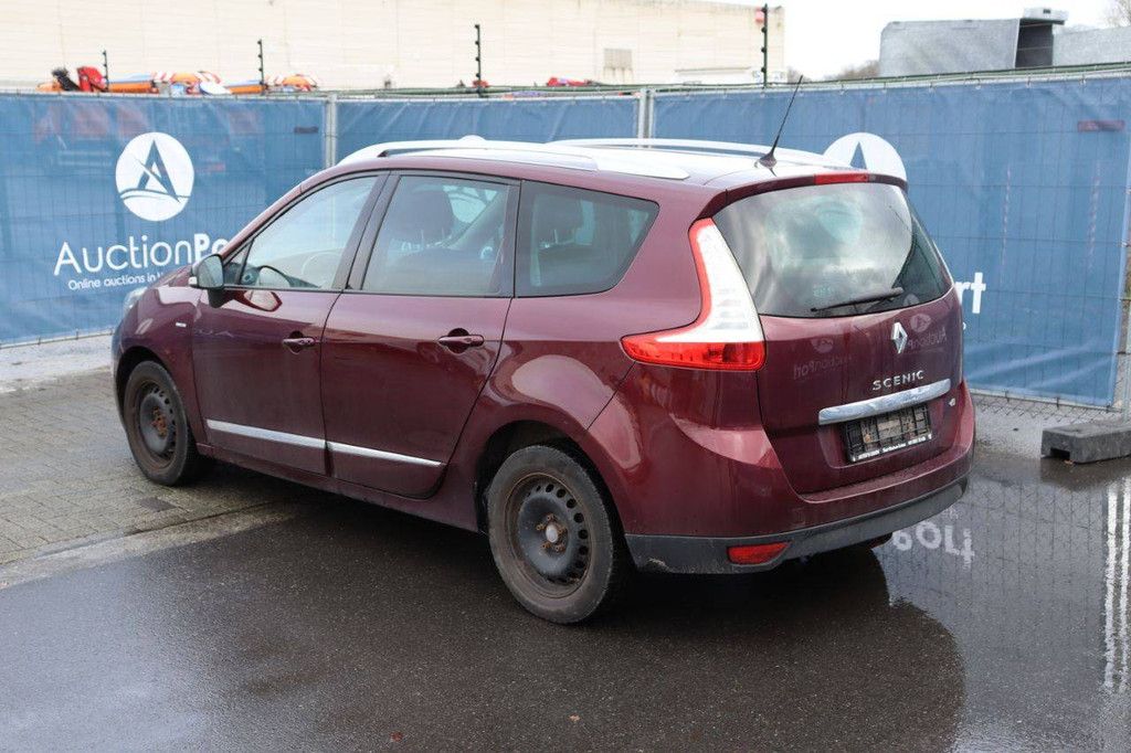Passenger car Renault Scenic Diesel 110 hp 2015 (Margin)