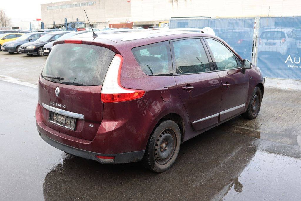 Passenger car Renault Scenic Diesel 110 hp 2015 (Margin)