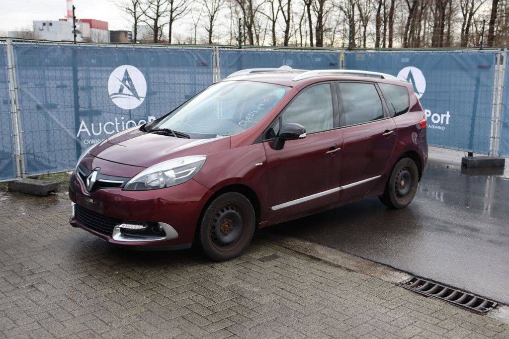 Passenger car Renault Scenic Diesel 110 hp 2015 (Margin)