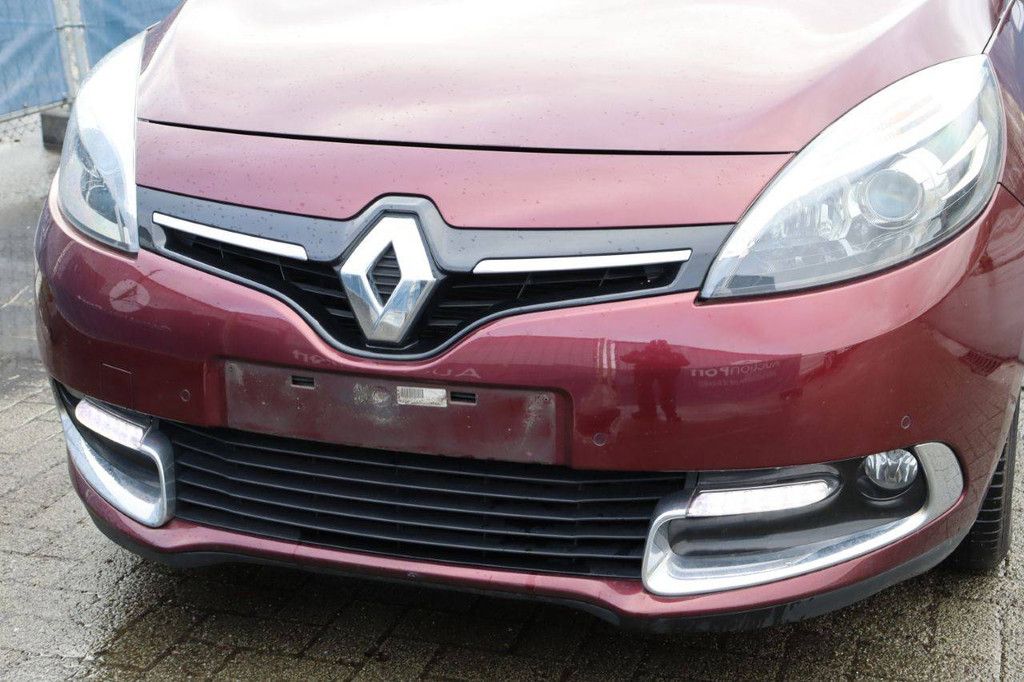 Passenger car Renault Scenic Diesel 110 hp 2015 (Margin)
