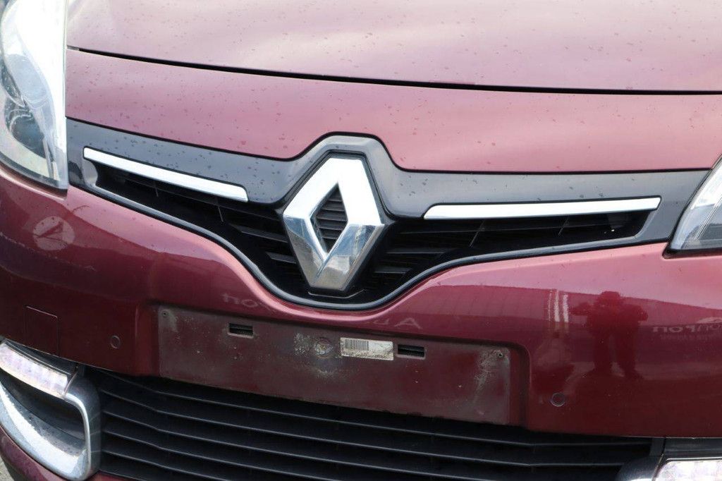 Passenger car Renault Scenic Diesel 110 hp 2015 (Margin)