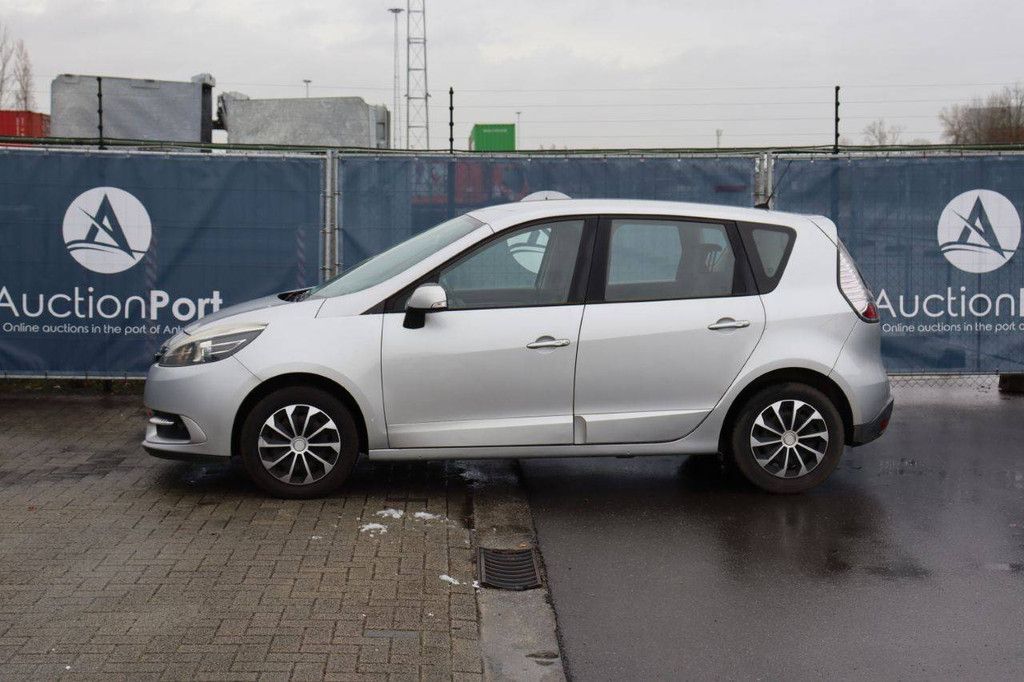 Passenger car Renault Scenic Petrol 115 hp 2013 (Margin)