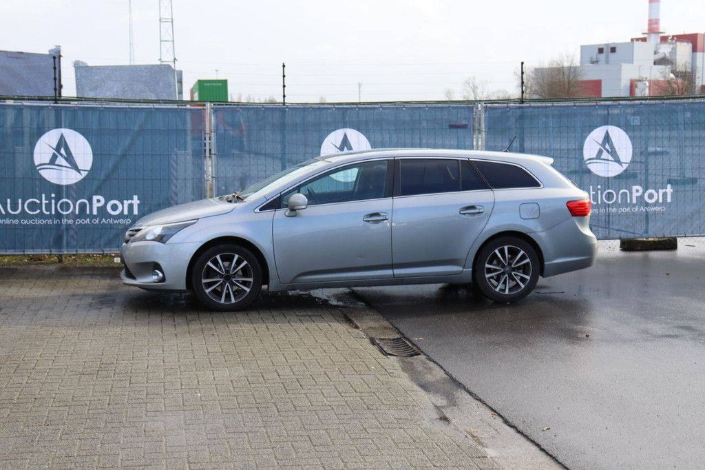 Passenger car Toyota Avensis Petrol 132 hp 2015 (Margin)