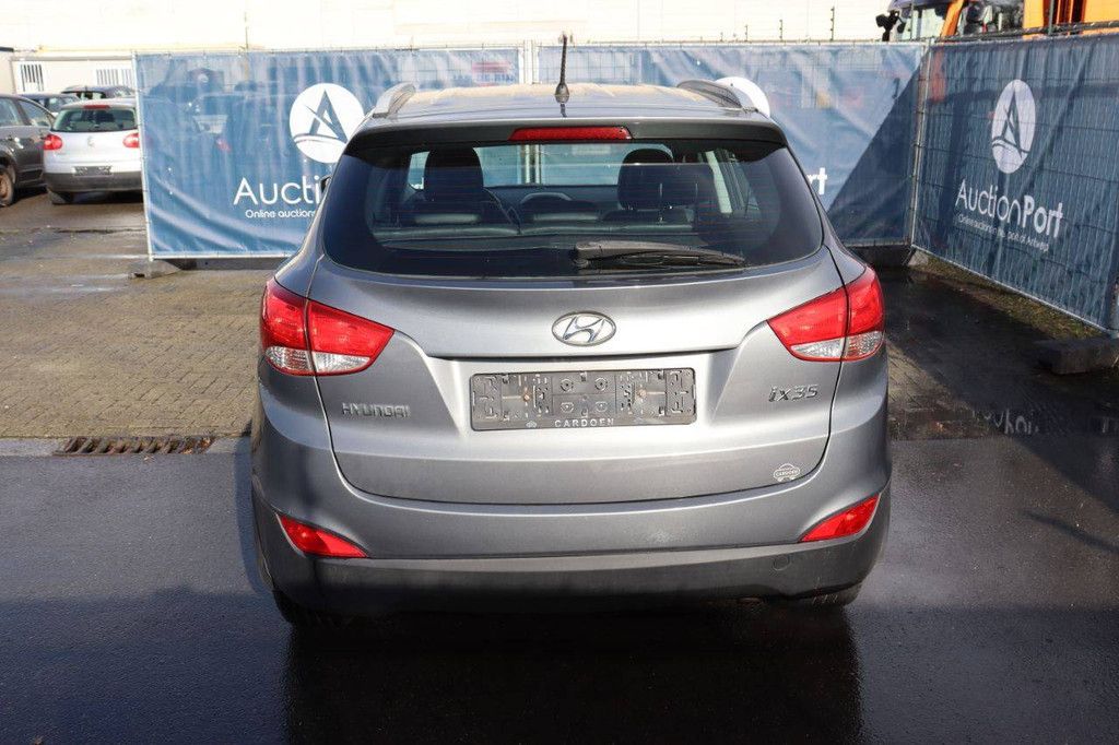 Passenger car Hyundai ix35 Petrol 136 hp 2013 (Margin)