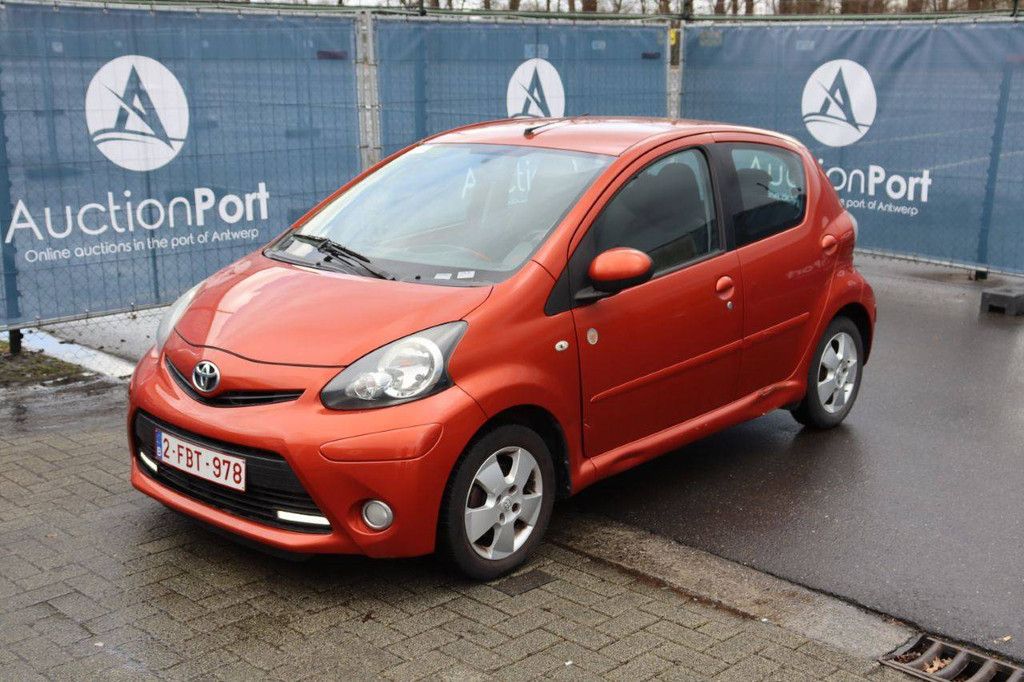 Passenger car Toyota Aygo Petrol 68 hp 2012 (Margin)